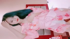 [MP4/723MB]绝对清纯美少女，初下海收费房操逼，脱衣热舞