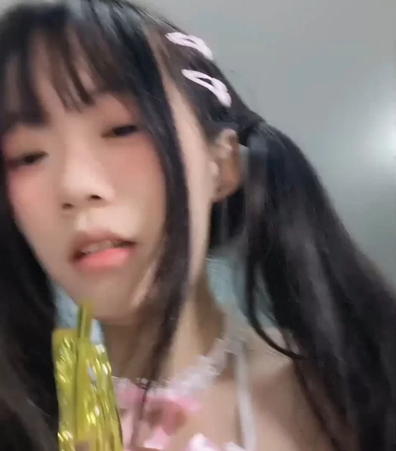【宝宝瑶瑶〗高颜值双马尾御姐为金主吃鸡足交啪啪多种... [3v+5.8G][百度盘]