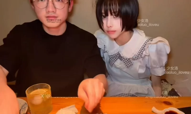 推特【xiaoluo_iloveu〗高颜短发御姐被金主包养性爱日记Vlog [3v+4G][百度盘]